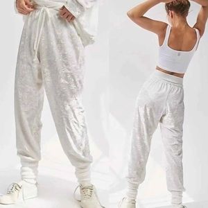 Free People Movement Onzie White Velvet Jogger Pants Size Small
